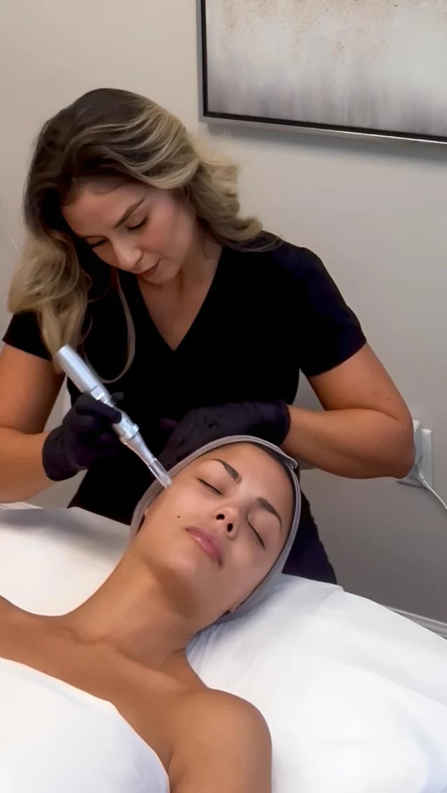 ...is the controlled, skin rejuvenating, collagen boosting kind. ✨ 🪄

By creating micro-injuries (don’t worry, it’s quick and nearly painless!) in the skin, microneedling stimulates your body’s natural healing process and collagen production - improving fine lines, acne scars, texture, and more. 🤍

@agelesshealthinstitute
📍Phoenix, AZ
📞 (602) 680-7703
🔗 Link in bio to schedule online